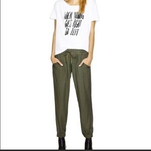 Aritzia flowy joggers